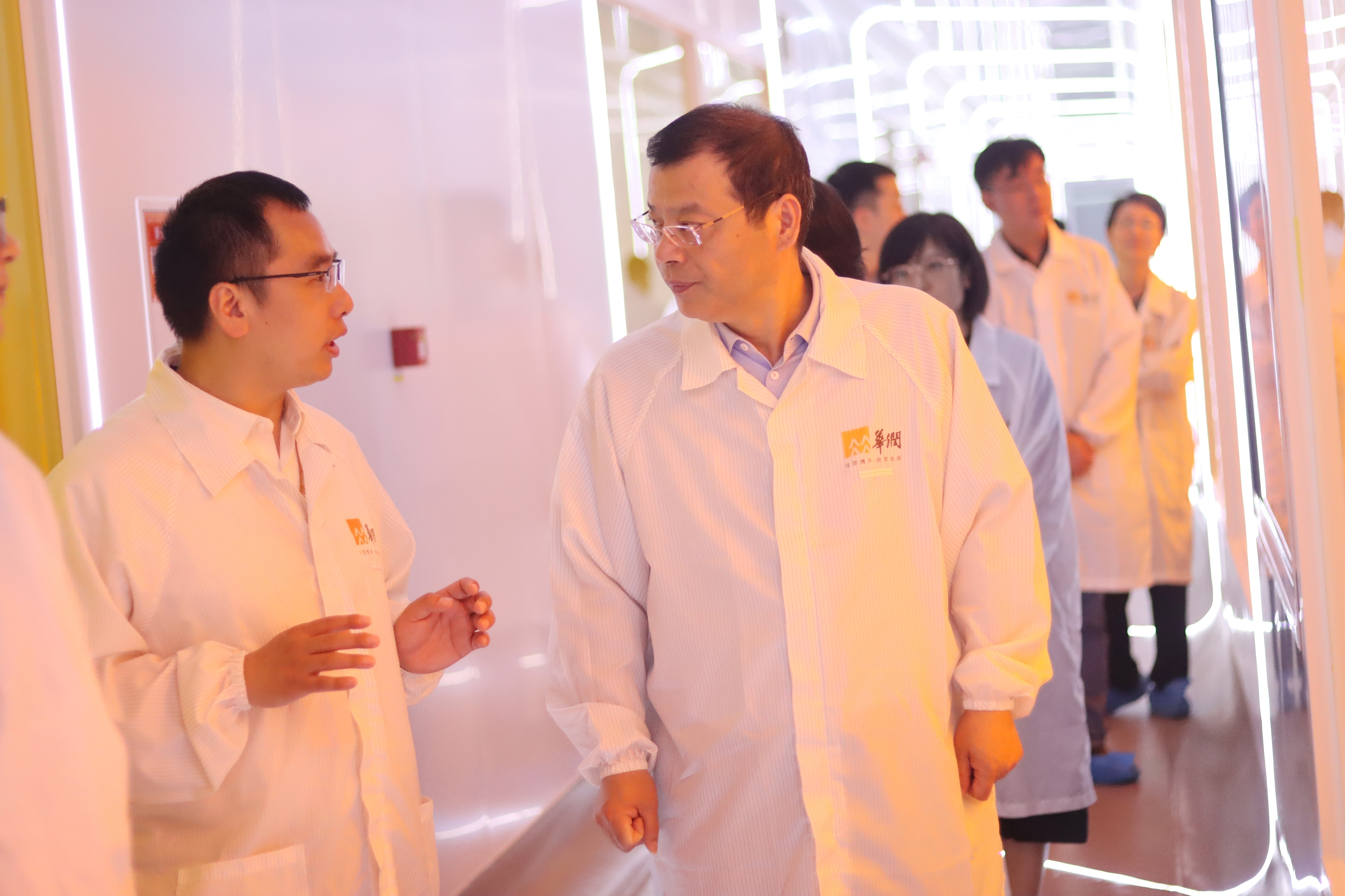 2-Ƿʼȫǿܻʦһ812ʰ뵼徧Բ